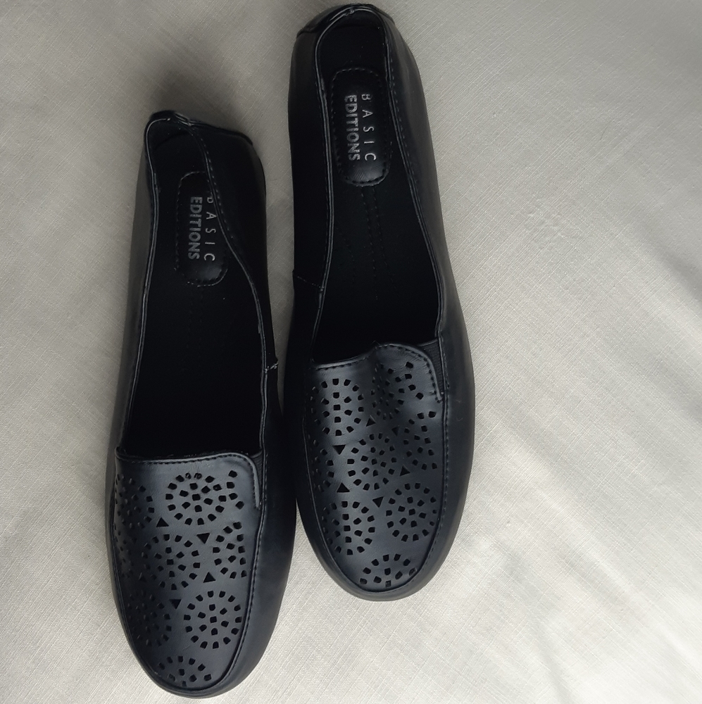 BASIC EDITIONS black loafers size 10